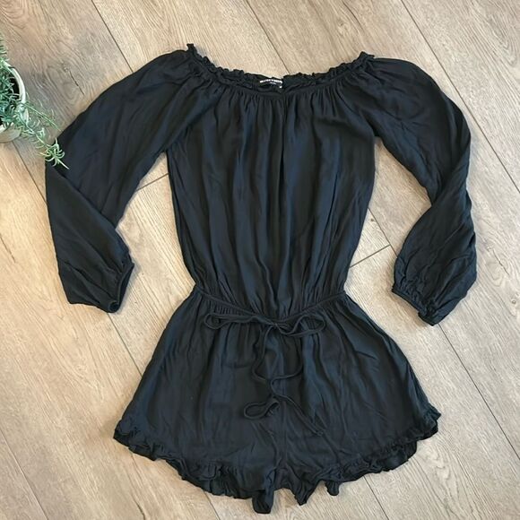 BRANDY MELVILLE SUPER SOFT BLACK LONG SLEEVE RUFFLE SHORT ROMPER ONE SIZE(SMALL) - Picture 1 of 5